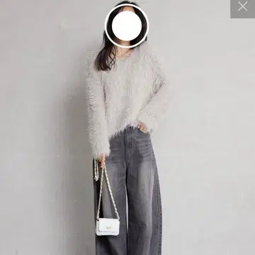 [ 미사용 새상품 택 포함 ] 라 부티크 봉봉 샤기 V넥 크롭 니트