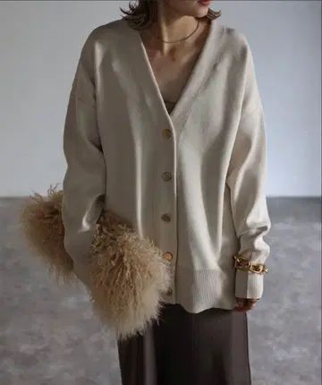 골드 버튼 종이상자 가디건