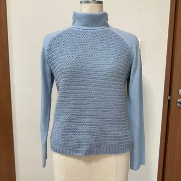 새상품급 레리안 라이트 블루 터틀넥 니트 스웨터 캐시미어 100