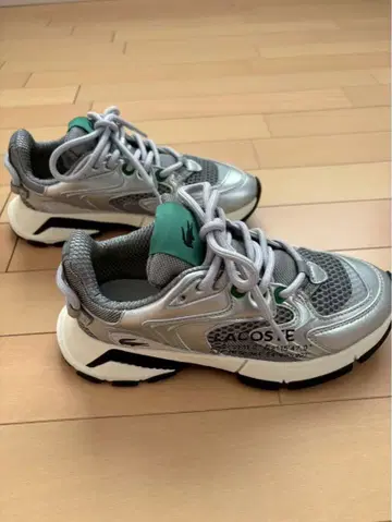 LACOSTE 실버 그린 스니커즈