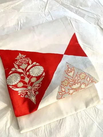 새상품 시츠케 포함 나고야 오비 빨간색과 화이트 자수