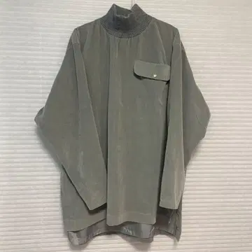 그레이 터틀넥 긴팔 상의