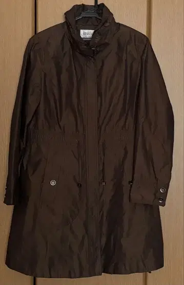 브라운 트렌치코트