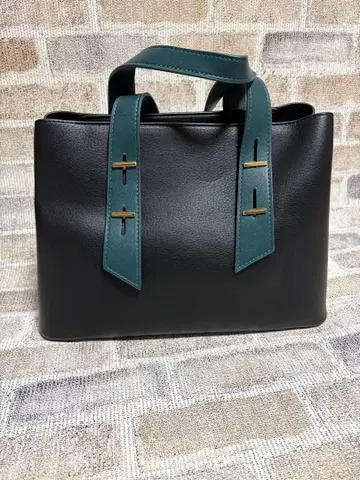 비즈니스 백 블랙과 짙은 녹색의 콤비네이션