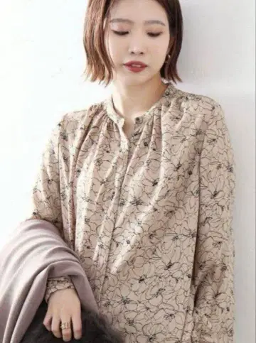 LaTotalite 라토타리테 블라우스 슬로브 이에나 프레임워크 새상품급