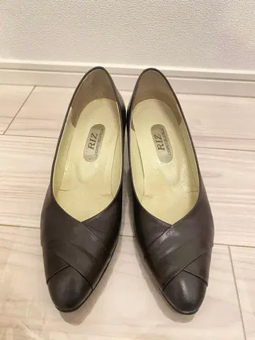 새상품급 리즈라피네 펌프스 브라운 23.5cm