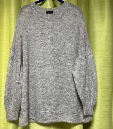 멜란지 그레이 긴팔 모헤어 니트 스웨터