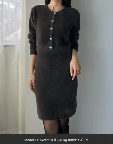 Louere 루엘르 뉴앙스 버튼 크루넥 니트 가디건 + 미니 스커트