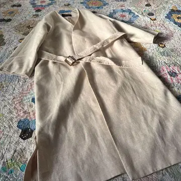 나노 유니버스 브라이트 린넨 노카라 코트 베이지