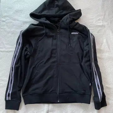 NERDY 후드티