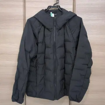 유니클로 퍼프테크 후드티 M 블랙 남성용