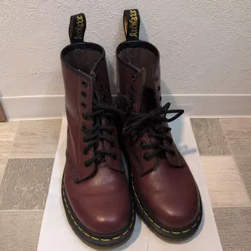 닥터마틴 8홀 부츠 빨간색