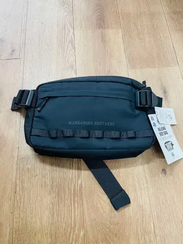 MANDARINE BROTHERS 바디백 블랙 산책