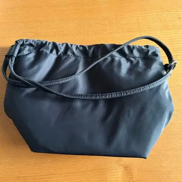 1회 사용만 nugu poik 드로우 스트링 숄더백 블랙