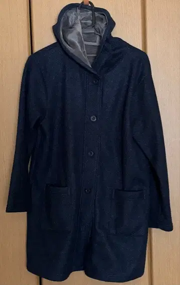 후드 부착 다크 블루 하프 코트