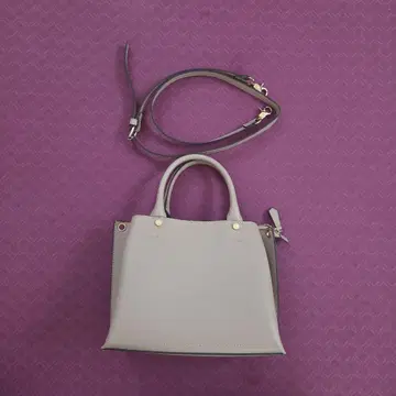 그레이 숄더백 합성 피혁 약 30cm x 25cm