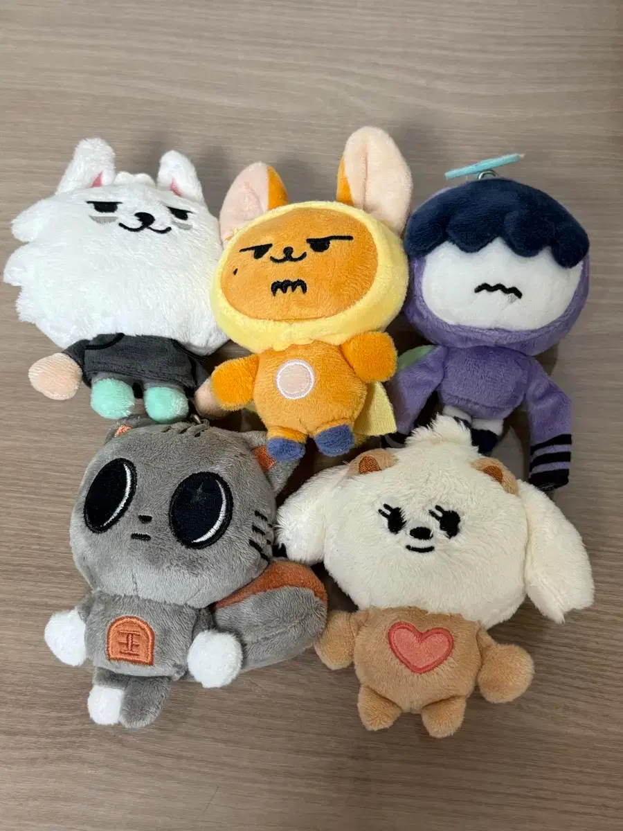 txt Bbattuu doll plush keychains 5 pcs bulk wts
