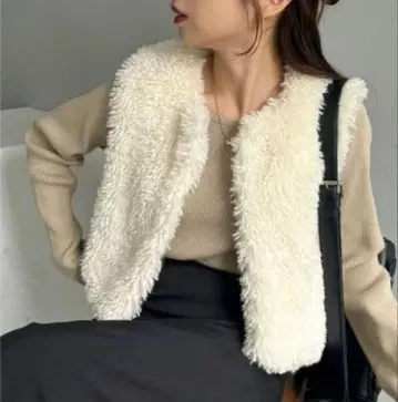 [ CAPRICIEUX LE'MAGE ] 컬리 퍼 베스트