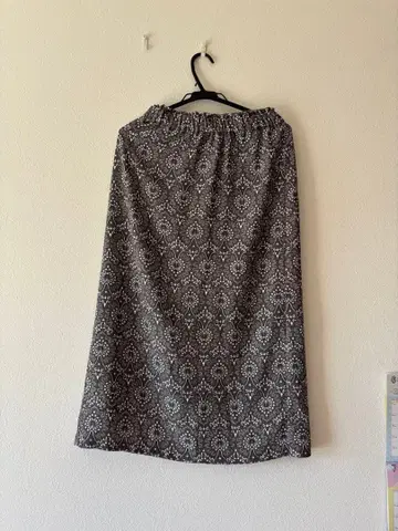 플레어 스커트 그레이 계열 슬릿 있음 폴리에스테르 100%