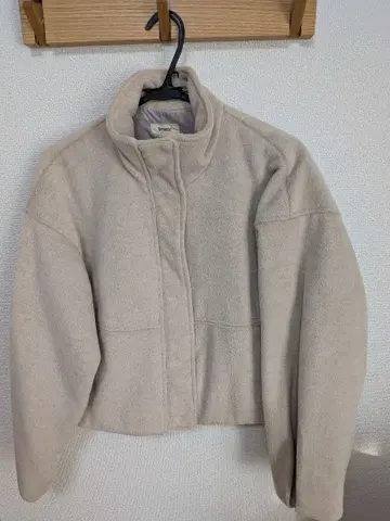 Reurie 베이지 자켓 코트