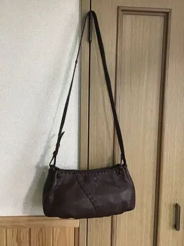 이비자 숄더백 새상품급입니다