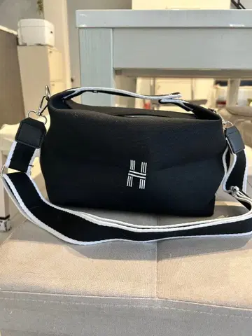 블랙 나일론 숄더백