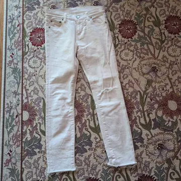 화이트 데님 팬츠 무릎 데미지 있음