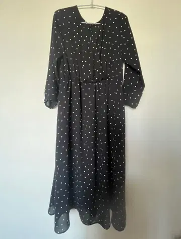 블랙과 화이트 도트 무늬 롱 원피스