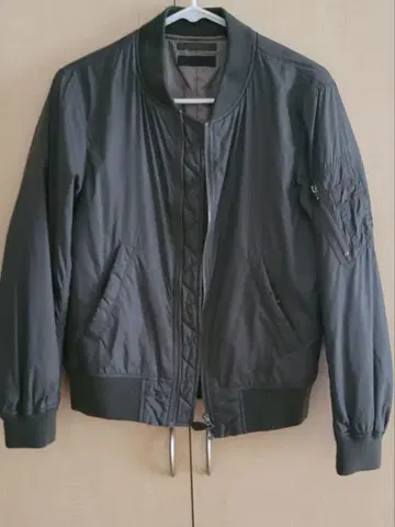 [ 새상품급 ] UNIQLO 유니클로 MA-1 플라이트 자켓, 카키색