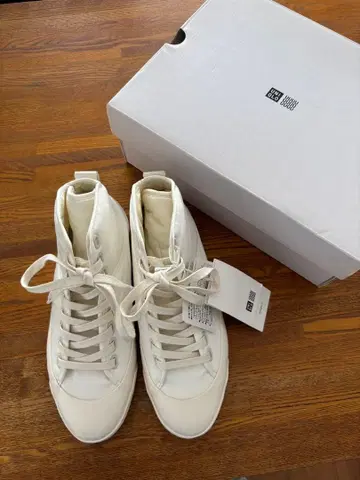 UNIQLO U 폴리에스테르 충전솜 원단 스니커즈 23.5cm