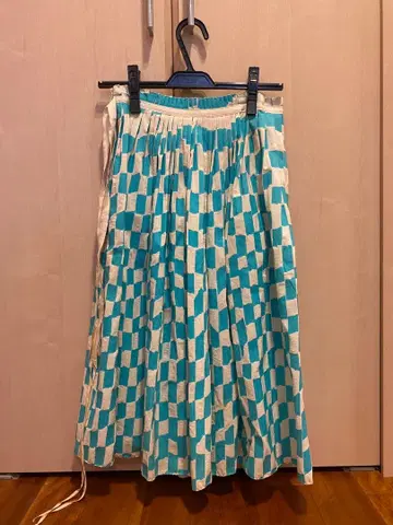 미나 페르호넨 sticky 스커트