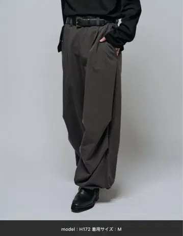 Lui's 파라슈트 슬랙스 차콜 그레이