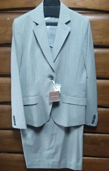 미사용 새상품급 UNIQLO 스트레치 테일러드 스커트 수트 M