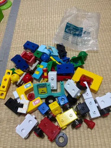 다색 플라스틱 블록 차량 부품풍