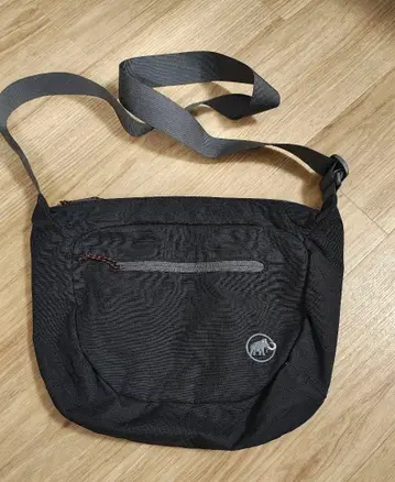 MAMMUT 블랙 숄더백