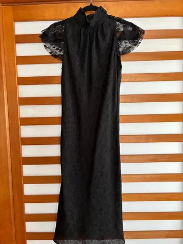 COMME CA DU MODE 블랙 레이스 소매 하이넥 롱 원피스