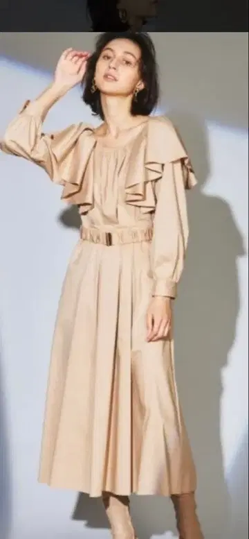 GRACE CONTINENTAL 프릴 숄더 원피스