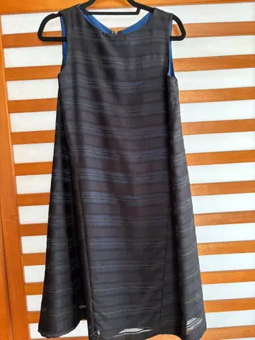 UNTITLED 슬리브리스 무릎 기장 원피스 사이즈 2