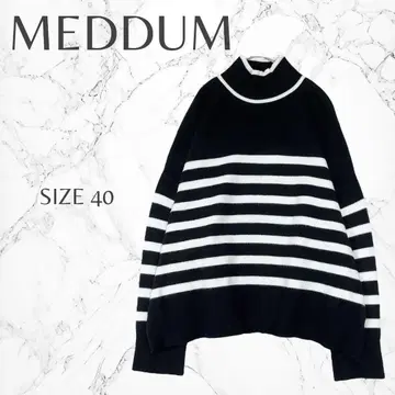 메듀움 하이넥 보더 무늬 백 슬릿 긴팔 니트 스웨터 L