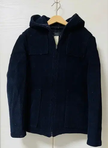 후드 부착 울 소재 네이비 숏코트