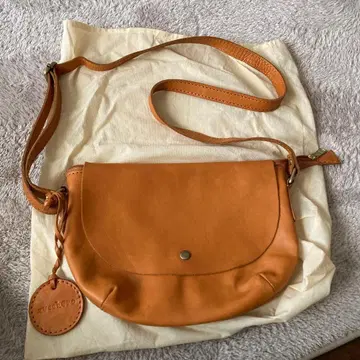 주케로 가죽 숄더백