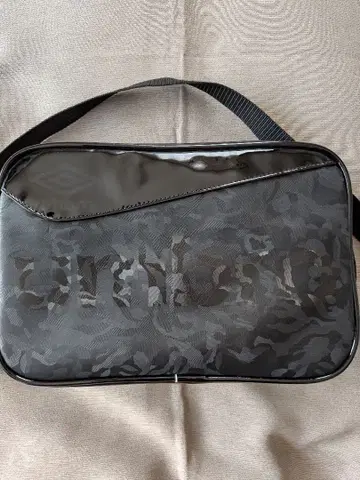 Umbro/엄브로 숄더백 블랙 카모 패턴