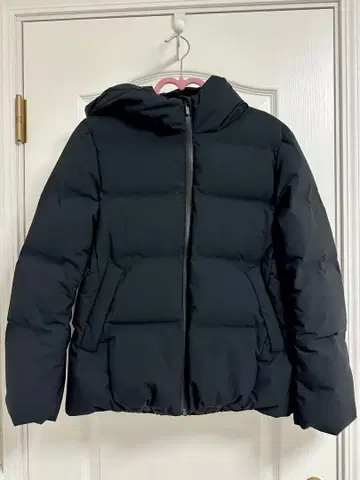 유니클로 심리스 다운 파카 블랙 M