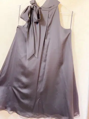 AIMER 블랙 새틴 드레스