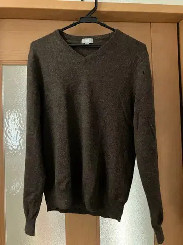 유니클로 캐시미어 100% V넥 브라운 M 니트 스웨터 GU 긴팔