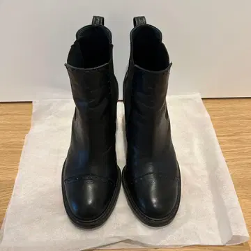 블랙 가죽 사이드 고어 부츠 치아키 카타기리