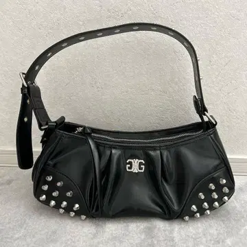 GYDA 스터드 장식 블랙 핸드백