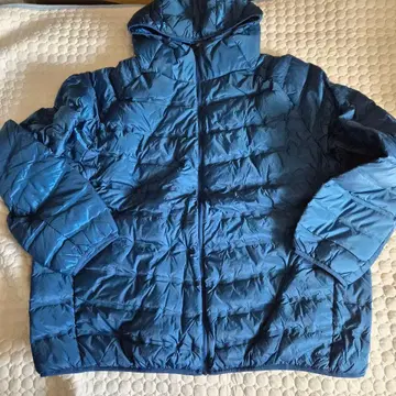 새상품 울트라 라이트 다운 심리스 후드티