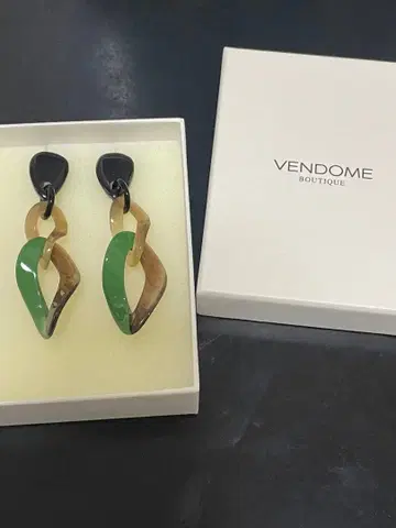 VENDOME BOUTIQUE 트위스트 귀찌