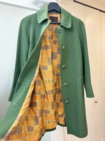 레트로 그린 컬러 롱 코트 꽃무늬 안감 부착 무릎 기장 코트